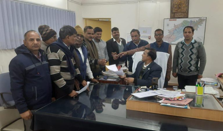 शिक्षकों से गैर शैक्षिक कार्य कराये जाने के खिलाफ शिक्षक संघ शेखावत ने दिया मुख्यमंत्री को ज्ञापन