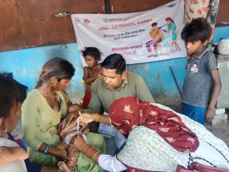 चिकित्सा एवं स्वास्थ्य विभाग बाड़ी और सार्ड संस्था के सयुंक्त प्रयास से चिन्हित बच्चों का टीकाकरण