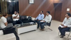 नई तकनीक से अवैध खनन के विरूद्ध कमर कस रहा प्रशासननिदेशक खनन एवं भूविज्ञान विभाग संदेश नायक की अध्यक्षता में बैठक आयोजित