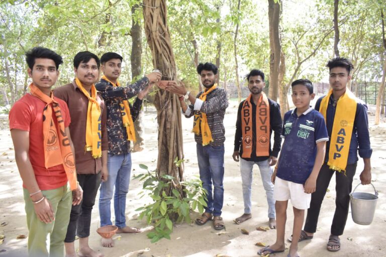 एबीवीपी ने परिंडे लगाकर की सकोरा महाअभियान की शुरुआत