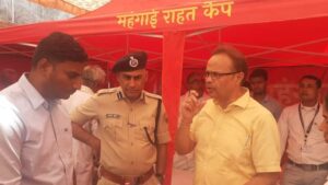 जिला कलक्टर ने किया महंगाई राहत कैम्पों का निरीक्षण