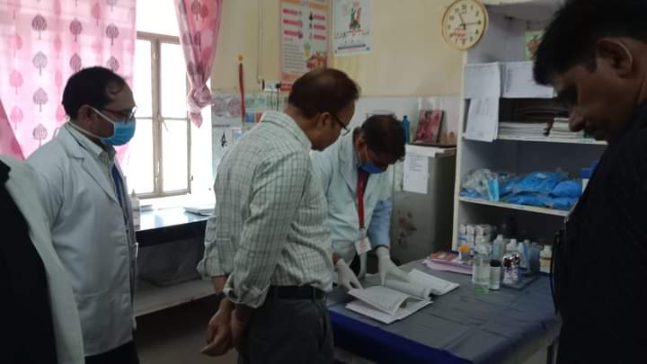 जिला कलक्टर ने किया पीएचसी आंगई का निरीक्षण