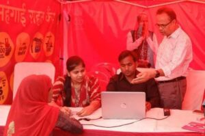 जिला कलक्टर ने महंगाई राहत शिविरों का किया निरीक्षण