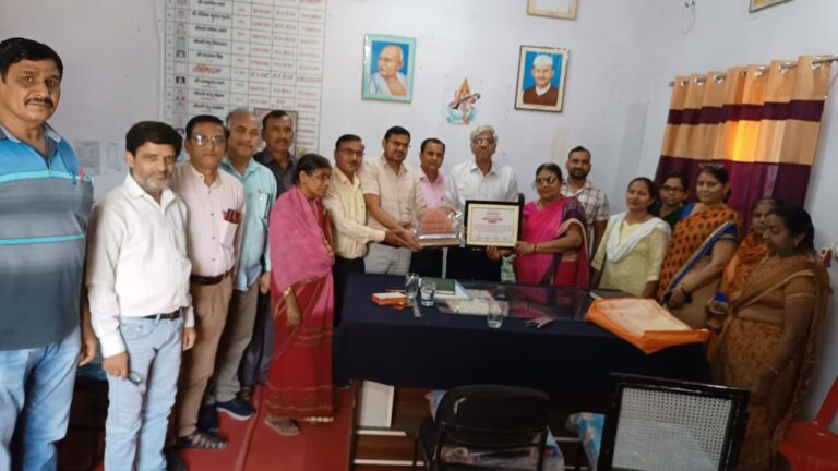 Ambrish Chowdhary got the best SDMC state level award