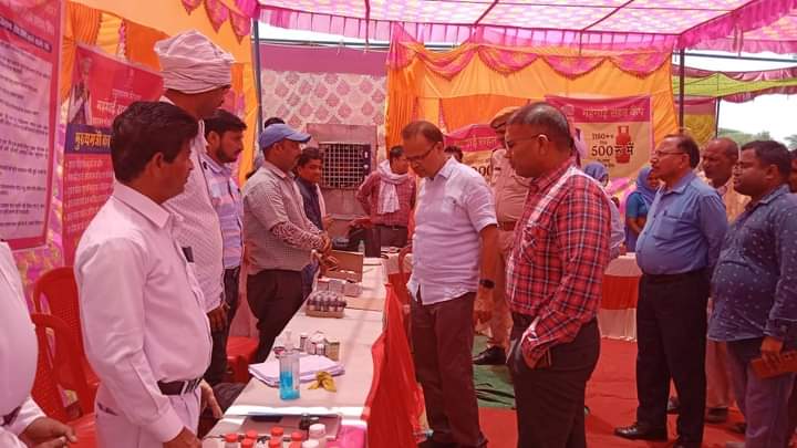 जिला कलक्टर ने किया निनोखर और उमरारा में किया शिविर का अवलोकन