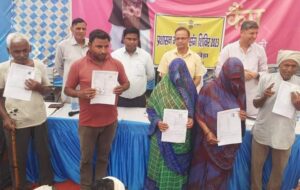 विधायक राजाखेड़ा, जिला कलक्टर ने किया महंगाई राहत कैंप गन्हैदी का निरीक्षण