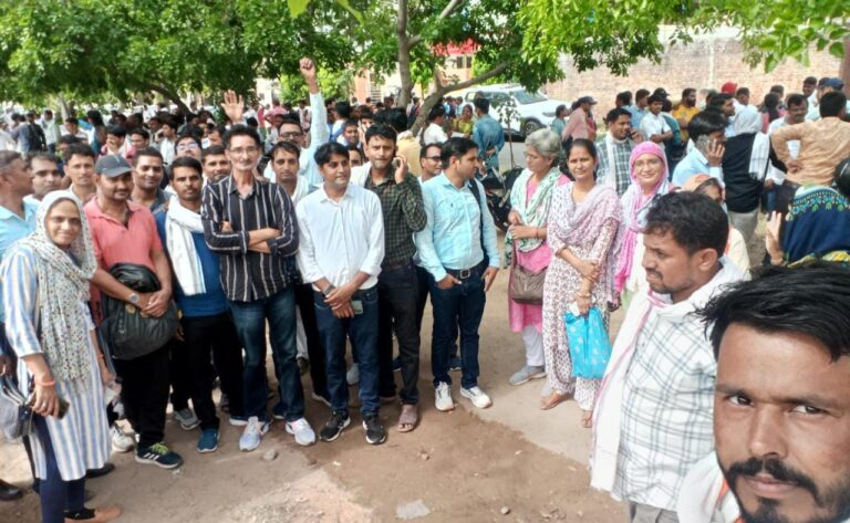 मुख्यमंत्री से मिलने के बावजूद भी खाली हाथ लौटे तृतीय श्रेणी शिक्षक