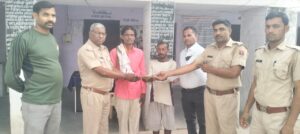 Basaidang police played social concern, police station staff provided financial support for the marriage of the cook's sister