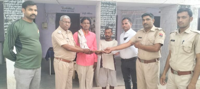 Basaidang police played social concern, police station staff provided financial support for the marriage of the cook's sister