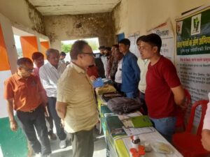 जिला कलक्टर ने ग्राम बसईडांग में किया महंगाई राहत कैंप और प्रशासन गावों के संग अभियान शिविर का निरीक्षण