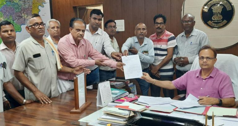 कायस्थ समाज ने दिया ज्ञापन