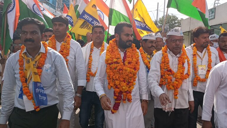आम आदमी पार्टी ने तिरंगा यात्रा निकालकर किया चुनाव का आगाज