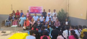 प्रमुख व्यवसायियों एवं उद्यमियों का सम्मेलन आयोजित धौलपुर। भारतीय जनता पार्टी द्वारा धौलपुर विधानसभा के प्रमुख व्यवसायियों एवं उद्यमियों का सम्मेलन आयोजित किया गया। जिसमें नरेंद्र मोदी सरकार के 9 वर्ष पूर्ण होने पर प्रमुख व्यवसायियों द्वारा नरेंद्र मोदी द्वारा चलाई जा रही नीतियों को सराहा कार्यक्रम में मुख्य अतिथि के तौर पर संजीव गोड़ आशुतोष तिवारी खूबी लाल जोशी, बाल मुकुंद शर्मा , रामगोपाल शर्मा, उमाशंकर शर्मा ,रूपेश जैन विशिष्ट अतिथि के रूप में उपस्थित रहे। जिला अध्यक्ष श्रवण कुमार वर्मा ने कहा कि व्यापार जगत का देश चलाने में महत्वपूर्ण योगदान है, व्यापारी देश की रीढ़ की हड्डी है व्यापारी ने देश के विकास के लिए एवं देश में आई विपदा के समय पर सहर्ष तन, मन, धन से योगदान दिया है, महाराणा प्रताप को भी भामाशाहो द्वारा मेवाड़ की रक्षा के लिए धन की कोई कमी नहीं आने दी थी, हिंदुस्तान का व्यापारी देश की तरक्की के लिए कंधे से कंधा मिलाकर खड़ा है, प्रदेश कार्यकारिणी सदस्य विशंभर दयाल शर्मा ने कहा कि मोदी सरकार द्वारा चलाई जा रही जनहित की योजनाएं आम जन को लाभान्वित करने वाली हैं व्यापारी द्वारा दिए गए जीएसटी टैक्स का सदुपयोग होकर देश के विकास के लिए एवं आमजन के हित के लिए खर्च किया जा रहा हैl कार्यक्रम संयोजक हरिनिवास शर्मा ने कहा कि व्यापारी वर्ग हमेशा भाजपा की मानसिकता वाला रहा है मोदी शासन के सुशासन में व्यापारी को आत्मनिर्भर बनाने के लिए स्वदेशी नीति पर कार्य किया जा रहा है। कार्यक्रम संयोजक हरीनिवास शर्मा द्वारा कार्यक्रम में पधारे हुए सभी आगंतुकों का धन्यवाद दिया गया। कार्यक्रम को सतीश शर्मा , जयवीर पोसवाल, अशोक ,राहुल, रमेश द्वारा भी संबोधित किया गया ।इस दौरान विनय परमार, रामप्रसाद बघेला, दुष्यंत बघेला मुकेश सक्सेना, डॉ मनोज शर्मा , नंदकिशोर शुक्ला, हरेंद्र राव, राजकुमारी लवानिया छाया शर्मा , नरेश सेन ,मोहित अग्रवाल, संजय दीक्षित, विमल शर्मा, जसवंत कोली, राधाचरण शर्मा, सहित अन्य उपस्थित रहे।कार्यक्रम का संचालन विजय त्यागी द्वारा किया गया।