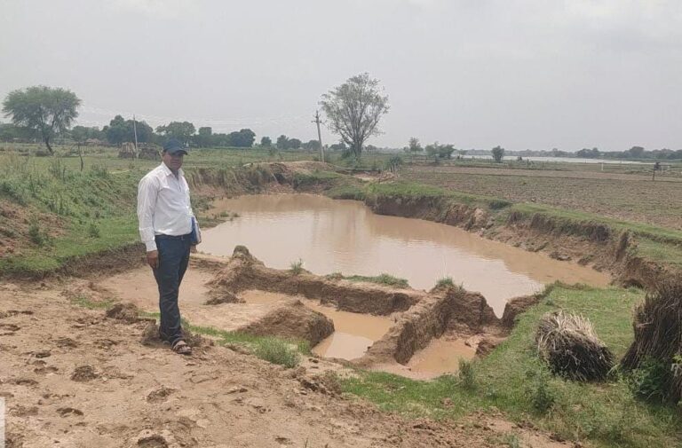 अटल भूजल योजना के अंतर्गत लाभान्वित किसानों का किया निरीक्षण