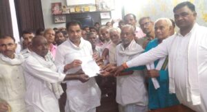 बाबा साहब डॉ भीमराव अम्बेडकर की प्रतिमा खंडित करने वालों के खिलाफ दिया ज्ञापन