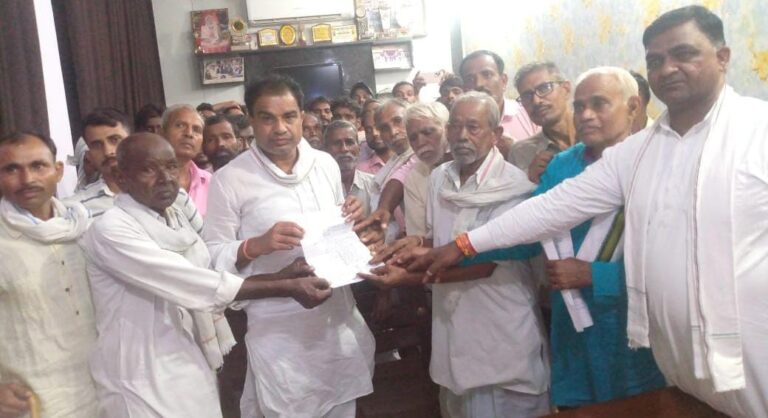 बाबा साहब डॉ भीमराव अम्बेडकर की प्रतिमा खंडित करने वालों के खिलाफ दिया ज्ञापन