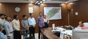 गैर शैक्षणिक कार्यों में लगे शिक्षकों को बीएलओ कार्य से मुक्त करने की मांग को लेकर जिला कलेक्टर को सौंपा ज्ञापन