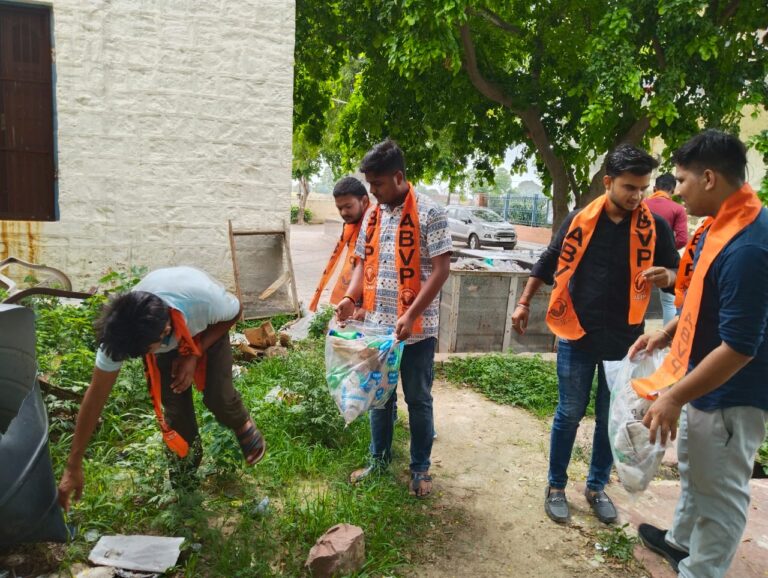 एबीवीपी ने पीजी कॉलेज व मचकुंड को प्लास्टिक मुक्त बनाने का लिया संकल्प