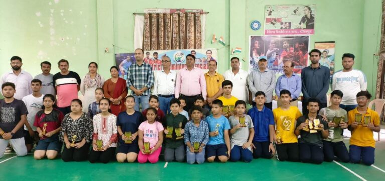 छह दिवसीय जिला स्तरीय बैडमिंटन प्रतियोगिता का समापन
