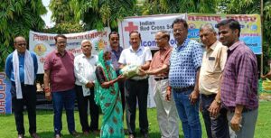 रेडक्रॉस सोसायटी ने क्षय रोगियों को बांटे पौष्टिक आहार किट