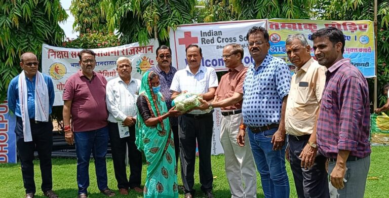 रेडक्रॉस सोसायटी ने क्षय रोगियों को बांटे पौष्टिक आहार किट