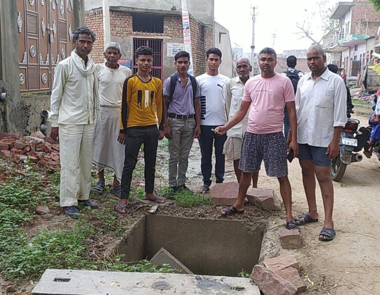 बीच रोड पर खुले पड़े गहरे हौद से हादसे की आशंका