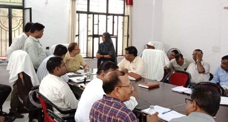 परिवादों का समयबद्ध और संवेदनशीलता के साथ करें निस्तारण - जिला कलक्टर