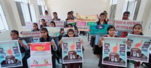 स्वीप कार्यक्रमभीड़भाड़ वाले स्थानों पर मतदाताओं को किया जा रहा है जागरूक’’युवाओं को मतदान करने एवं मतदाता सूची में नाम दर्ज करवाने की दिलाई शपथ