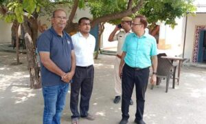 जिला निर्वाचन अधिकारी ने किया मतदान केंद्रों का दौरा व्यवस्थाओं का लिया जायजा