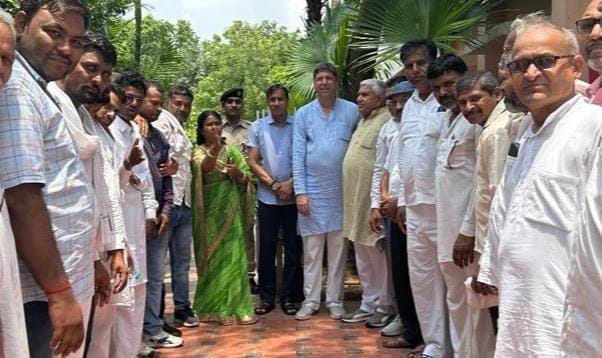 गड़रिया समाज के लोगों ने की‌ मुख्यमंत्री ओएसडी से मुलाकात
