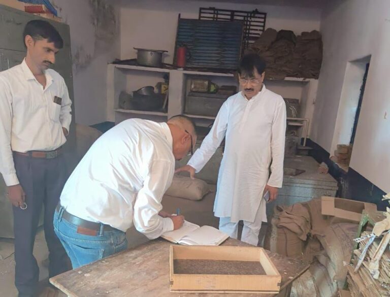 फ्लैग शिप योजनाओं की क्रियान्विति एवं शिक्षण कार्य में लापरवाही पर होगी कड़ी कार्यवाईलापरवाह शिक्षक व संस्था प्रधानों के विरुद्ध विभाग सख्त