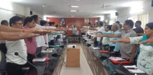 कलक्टर ने दिलाई जिला स्तरीय अधिकारियों को मताधिकार का प्रयोग करने तथा स्वच्छ एवं निष्पक्ष मतदान की शपथ