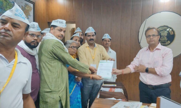 आम आदमी पार्टी ने मणिपुर में राष्ट्रपति शासन की मांग