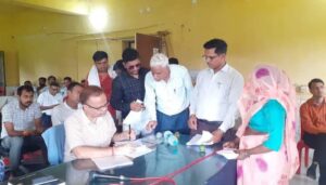 जिला कलक्टर की अध्यक्षता में दो ग्राम पंचायतों में जनसुनवाई