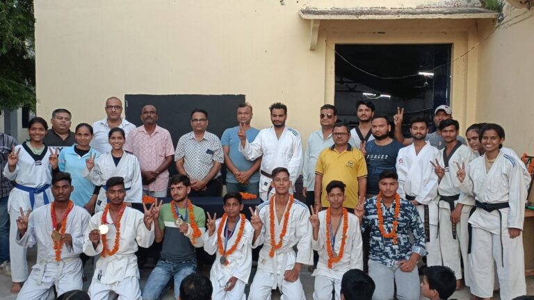 प्रदेश स्तर पर मेडल प्राप्त करने वाले खिलाड़ियों का किया गया सम्मान