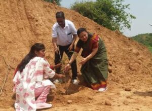 भूमि का कटान रोकने के लिए अधिक से अधिक लगाये बांस के पौधे- श्रीमती रश्मि गुप्ता