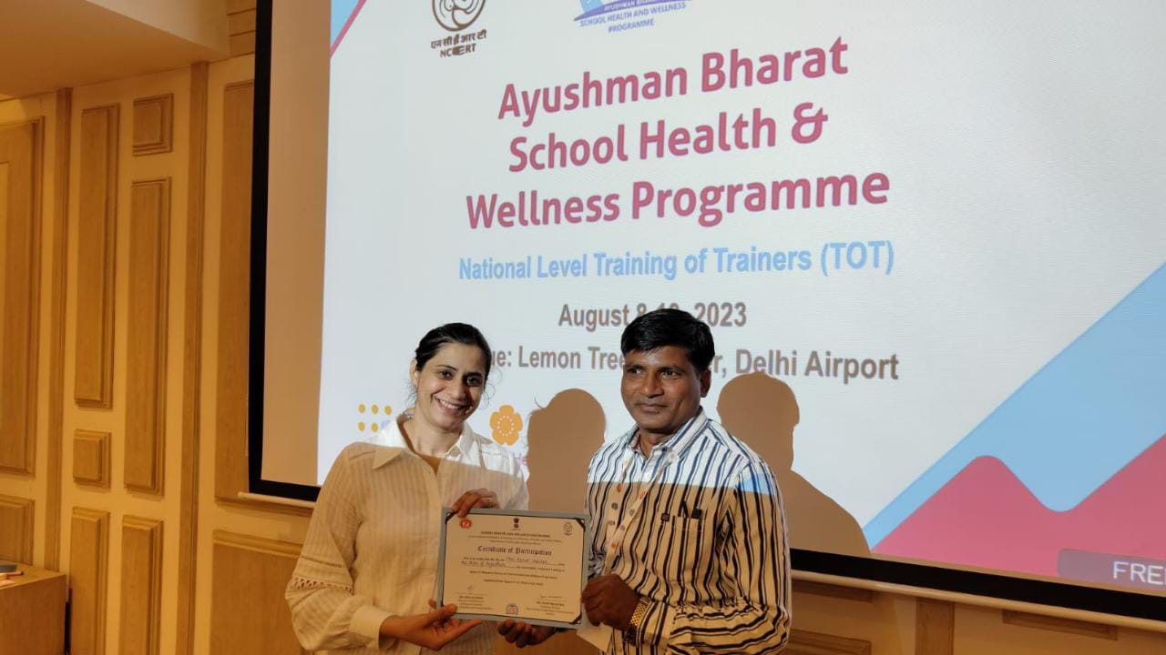 स्कूल हेल्थ वेलनेस कार्यक्रम में राष्ट्रीय स्तर के प्रशिक्षक के रूप में चौहान ने लिया भाग