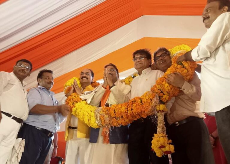 पूर्व डीजीपी पवन जैन का सेवानिवृत्ति के बाद राजाखेड़ा पधारने पर किया अभिनंदन