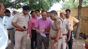 जिला निर्वाचन अधिकारी एवं पुलिस अधीक्षक ने किया मतदान केंद्रों का दौरा, व्यवस्थाओं का लिया जायजा