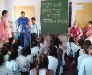 एल्बेंडाजोल खिलाकर दिया कृमि मुक्ति का संदेश