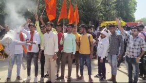 एबीवीपी ने प्रतापगढ़ की घटना के विरोध में मुख्यमंत्री का पुतला फूंका