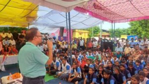 विद्यार्थी के सर्वांगीण विकास के लिए पढ़ाई के साथ-साथ खेल भी महत्वपूर्ण - जिला कलक्टर