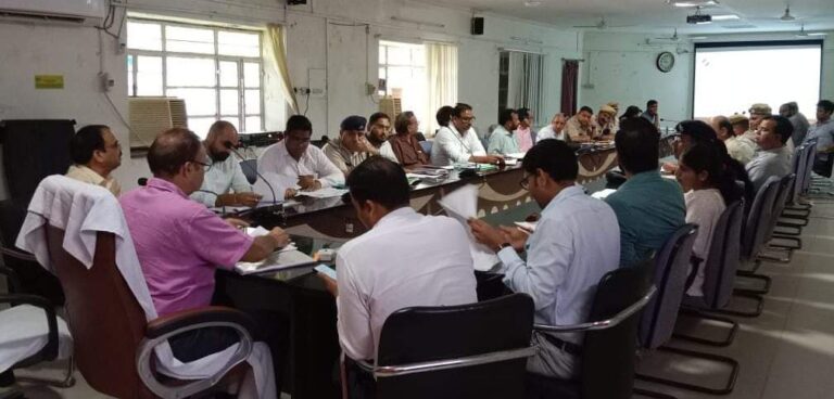 ईआरओ तथा पुलिस अधिकारी संयुक्त रूप से भ्रमण कर करें संवेदनशील मतदान केन्द्रो का निरीक्षण - जिला निर्वाचन अधिकारी