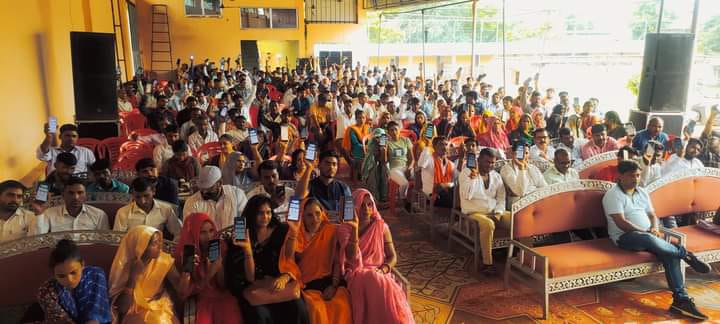 स्वीप गतिविधि मनरेगा मेट को मतदाता एप के बारे में दी जानकारी,निष्पक्ष व निर्भीक होकर मतदान की दिलाई शपथ