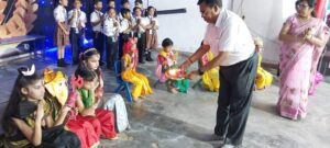 ए.वी.एम. कॉन्वेंट स्कूल में ढोल नगाड़े के साथ निकाली गई गणेश जी की शोभायात्रा