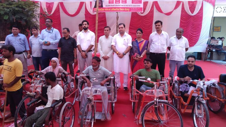 विशेष योग्यजन राज्य आयुक्त ने बाड़ी, बसेड़ी और सरमथुरा में की जनसुनवाई,विशेष योग्यजन को वितरित किये ट्राईसाइकिल व अन्य उपकरण