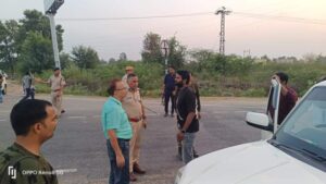 जिला निर्वाचन अधिकारी और पुलिस अधीक्षक ने किया नाकाबंदी स्थलों का निरीक्षणप्रत्येक संदिग्ध गतिविधि पर रखें सख्त नजर- जिला निर्वाचन अधिकारी