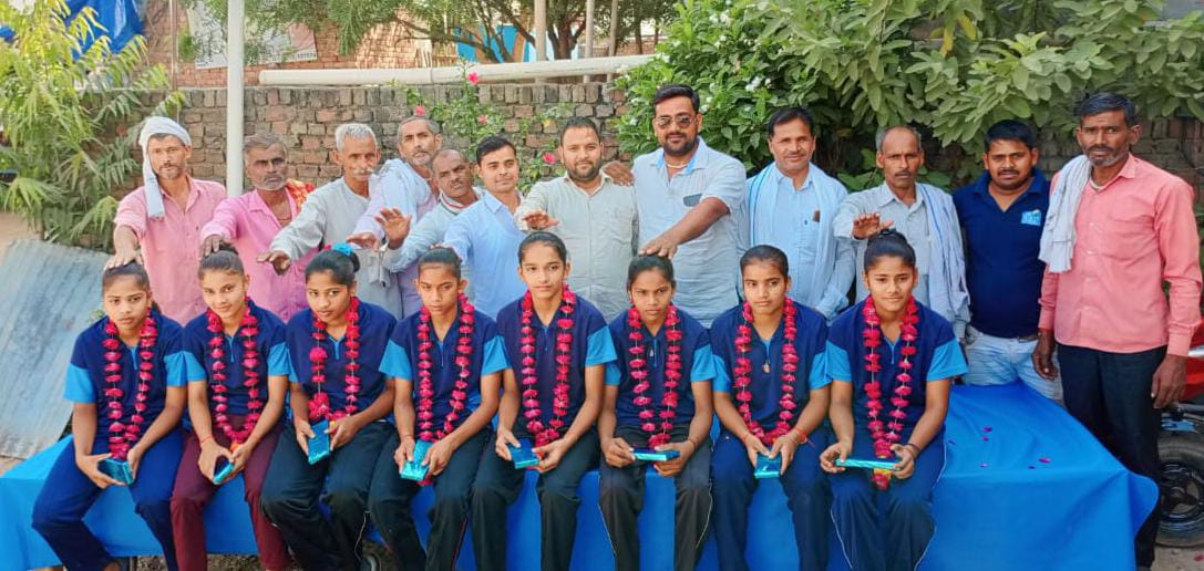 राज्यस्तरीय विजेता टीम का किया सम्मान।