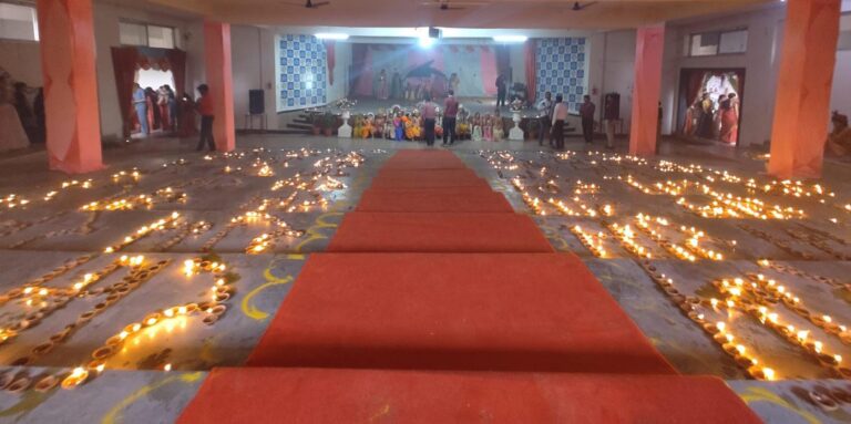एवीएम कॉन्वेंट में मनाया दीपोत्सव,सवा लाख दीप जलाकर किया जगमग