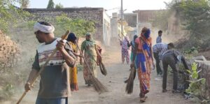 नगरपालिका बाड़ी में विशेष स्वच्छता अभियान बाडी।नगरपालिका बाड़ी में विशेष स्वच्छता अभियान के तहत वार्ड वार टीम लगाकर नगरपालिका अध्यक्ष के नेतृत्व में सफाई कार्य किया गया। नगरपालिका अध्यक्ष ने बताया कि नगरपालिका क्षेत्र के समस्त वार्डों में विशेष सफाई अभियान के तहत सफाई सम्बंधित समस्यों को हल किया जायेगा। विशेषकर नालियों की समस्याएं है जिनको नगरपालिका अध्यक्ष ने मौके पर ही हल किया और आमजन को भरोषा दिलाया की नालियों की सफाई अब नियमित कराई जाएगी। आज नगरपालिका अध्यक्ष के नेतृत्व में वार्ड 12-13 में विशेष सफाई कराई गई।